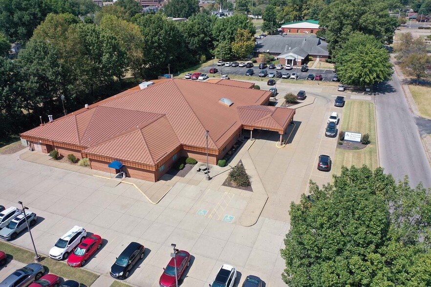1125 Professional Blvd, Evansville, IN for sale - Building Photo - Image 2 of 10