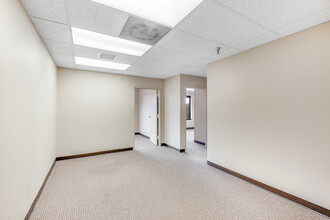 6196 Oxon Hill Rd, Oxon Hill, MD for lease Interior Photo- Image 2 of 3