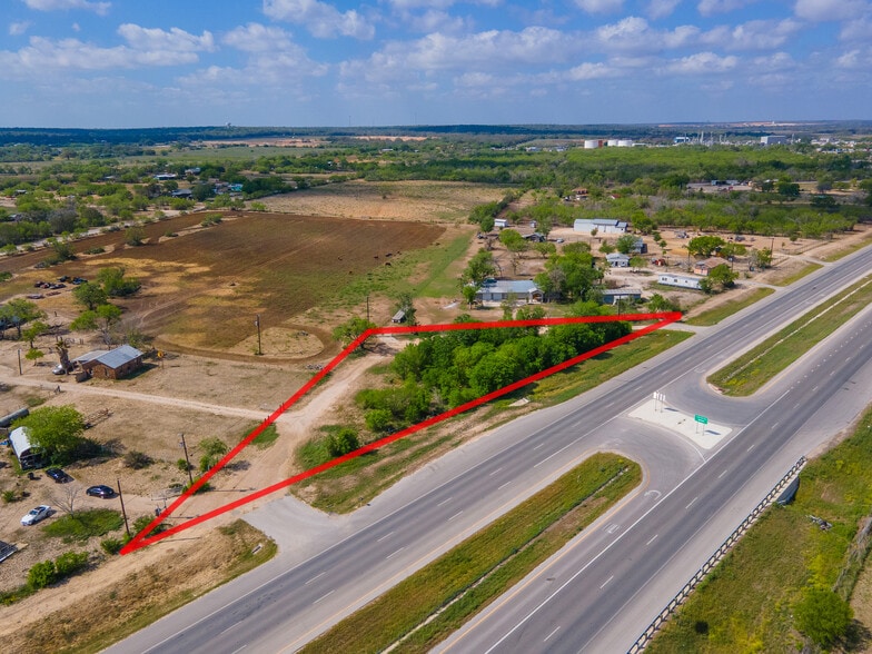 4984 1604 loop, Elmendorf, TX à vendre - Photo du bâtiment - Image 2 de 5