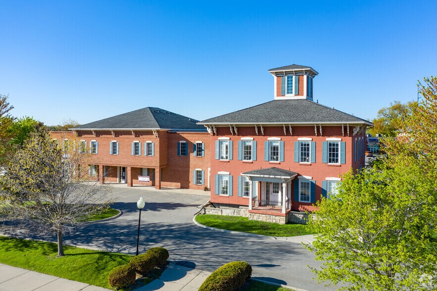 4300-4356 E Grand River Ave, Howell, MI for lease - Primary Photo - Image 1 of 3