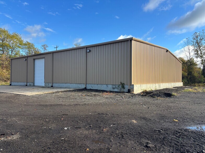 8419 Noblestown Rd, Mc Donald, PA à louer - Photo du bâtiment - Image 2 de 6