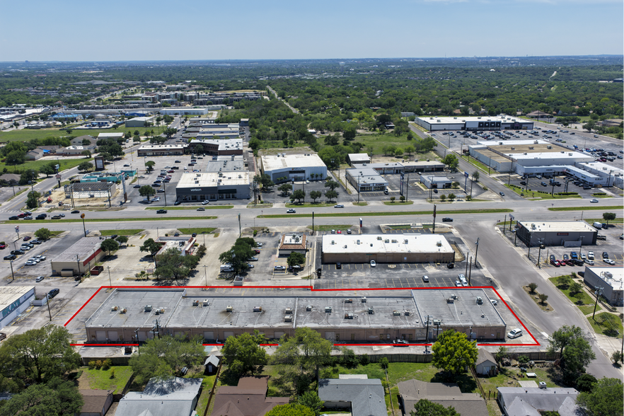 6821-6883 Bandera Rd, San Antonio, TX for lease - Building Photo - Image 3 of 9