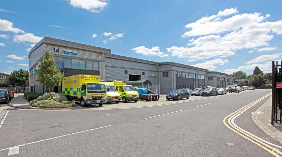 Clock Tower Rd, Isleworth à louer - Photo du bâtiment - Image 1 de 5