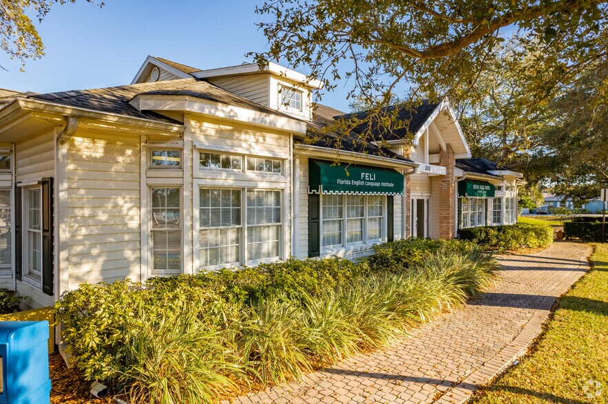 201 Douglas Ave, Dunedin, FL à louer - Photo du bâtiment - Image 2 de 7