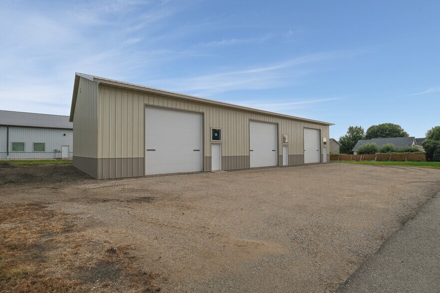 1038 S Victory Dr, Mankato, MN à vendre - Photo du bâtiment - Image 1 de 1