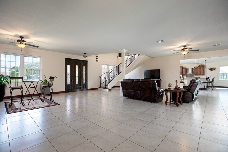 3211 Lakeshore Blvd, Saint Cloud, FL à vendre - Photo intérieure - Image 2 de 22
