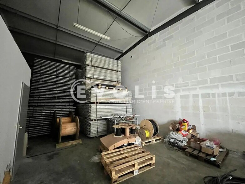 Office in Le Haillan for lease - Interior Photo - Image 3 of 11