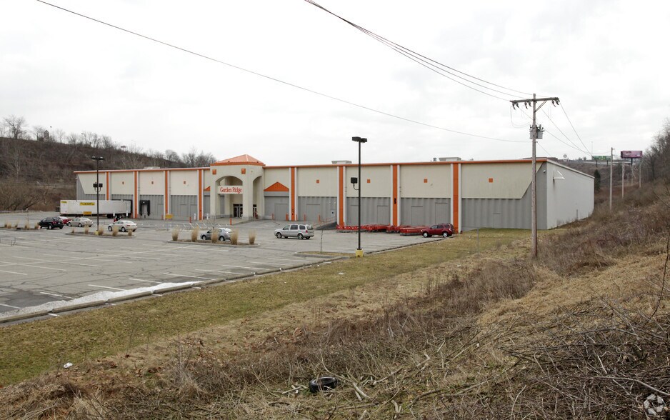 2000 Casteel Dr, Coraopolis, PA for lease - Primary Photo - Image 1 of 7