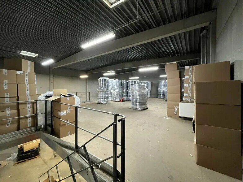 Flex in Bussy-Saint-Georges for lease - Interior Photo - Image 3 of 6