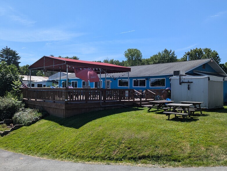 9170 Horseshoe Island Rd, Clay, NY à vendre - Photo du bâtiment - Image 2 de 6