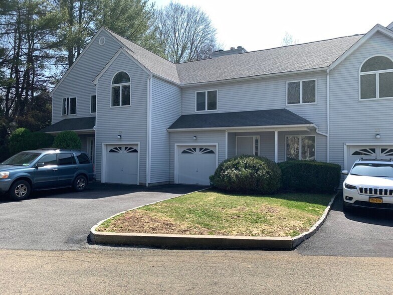 20 Larissa Ln, Thornwood, NY for sale - Primary Photo - Image 1 of 1