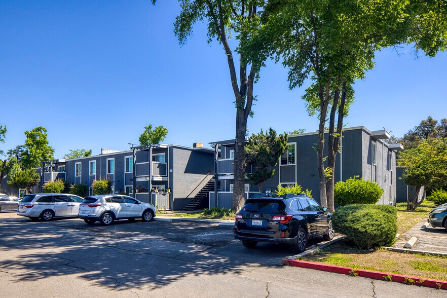 6267 Martin Luther King Jr Blvd, Sacramento, CA à vendre - Photo principale - Image 1 de 17