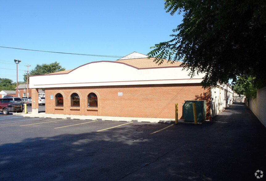 31900-31932 Ryan Rd, Warren, MI à louer - Photo du bâtiment - Image 2 de 6