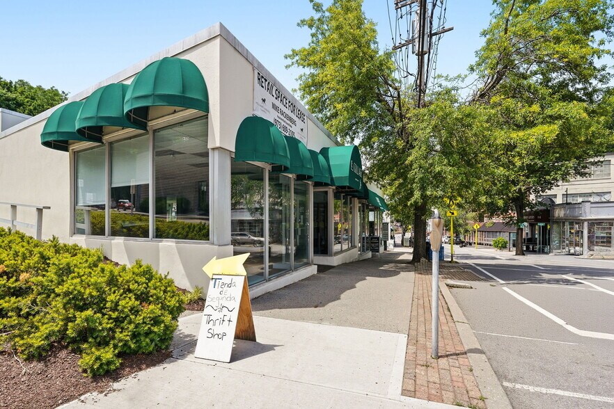 200 E Main St, Mount Kisco, NY à vendre - Photo du bâtiment - Image 3 de 18