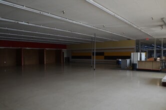 316-326 Eureka Ave, Berryville, AR for lease Interior Photo- Image 2 of 11