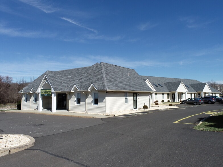 668 Woodbourne Rd, Langhorne, PA for lease - Building Photo - Image 2 of 7