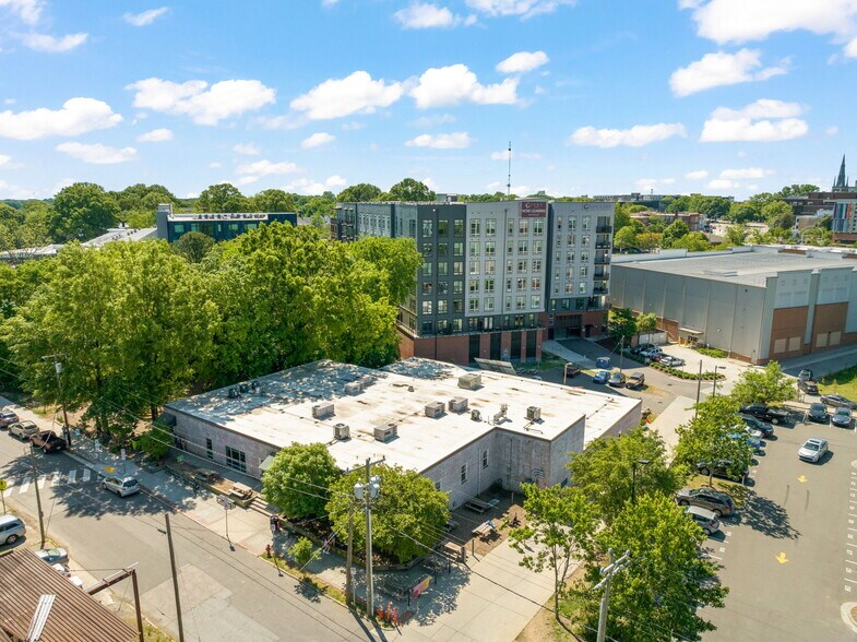 121 Hunt St, Durham, NC à louer - Photo du bâtiment - Image 3 de 9