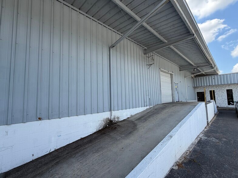 510 N Turkey Creek Rd, Plant City, FL à louer - Photo du bâtiment - Image 3 de 10