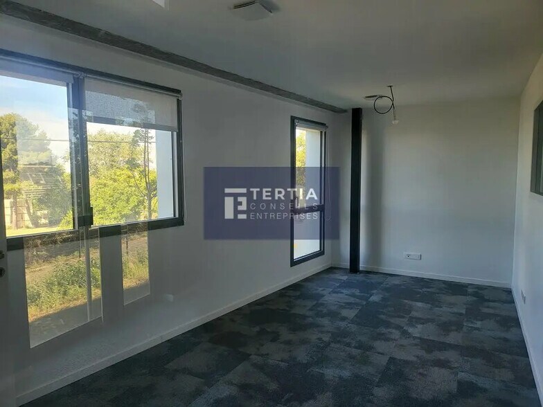 Office in Montpellier for lease - Building Photo - Image 2 of 8