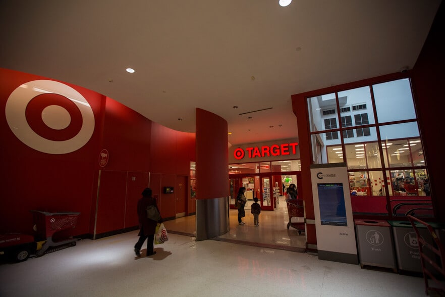 1-11 City Pl, White Plains, NY à louer - Photo du bâtiment - Image 2 de 5