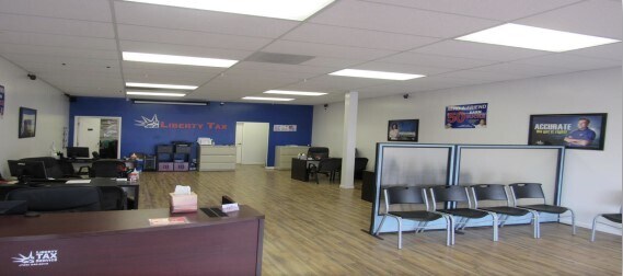 20920 Bear Valley Rd, Apple Valley, CA for lease - Interior Photo - Image 2 of 7