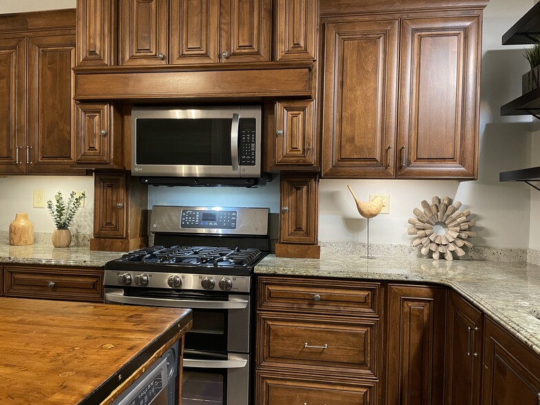 617-619 E 11th Ave, Columbus, OH for sale - Interior Photo - Image 3 of 8