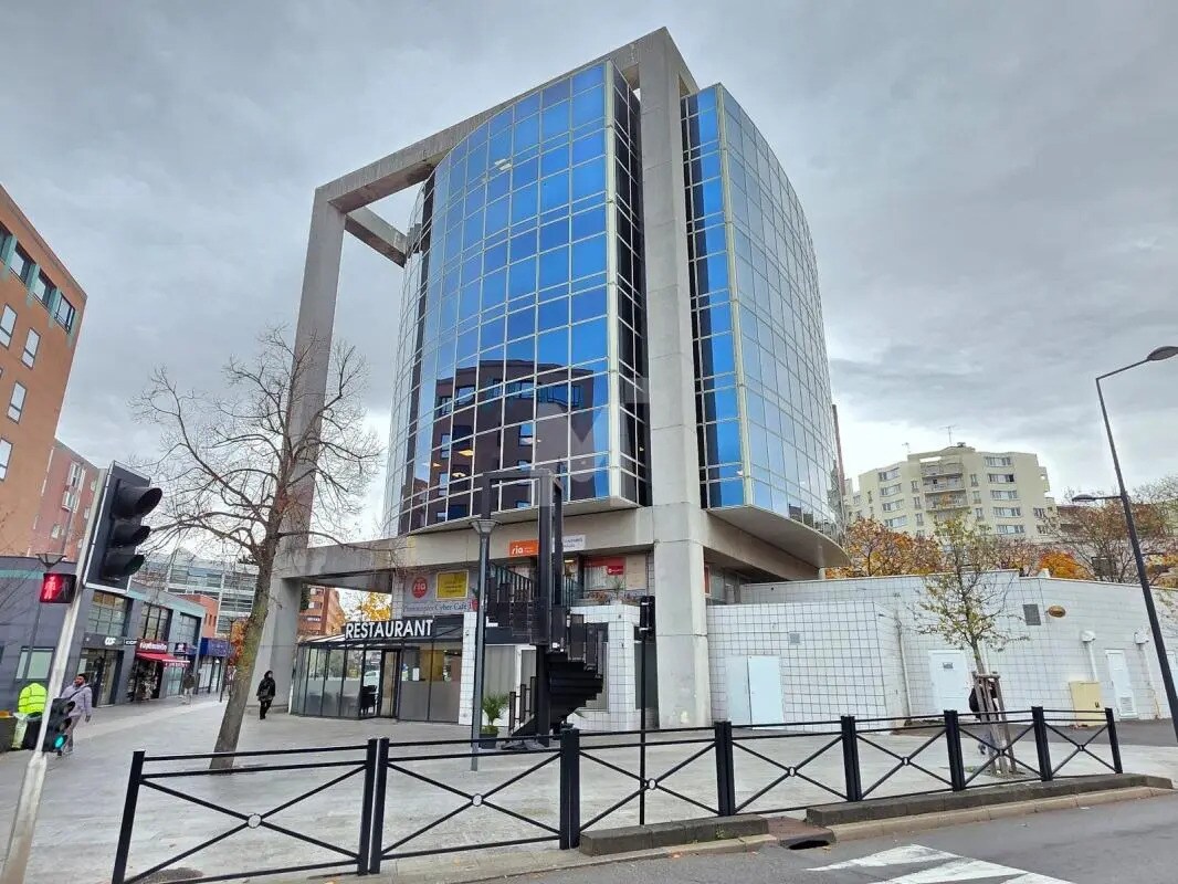 Office in Évry-Courcouronnes for sale Building Photo- Image 1 of 9