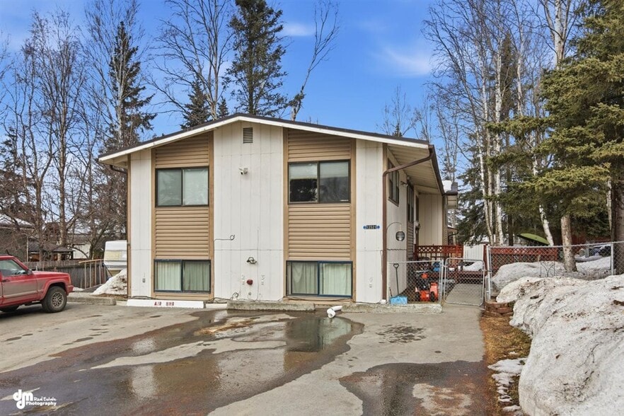 12521 Tanada Loop, Anchorage, AK à vendre - Photo principale - Image 1 de 44