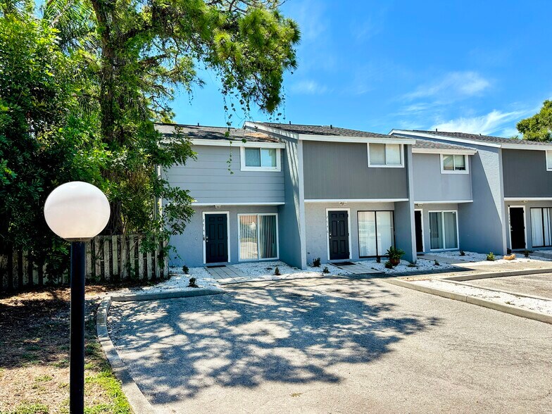 2740-2748 Proctor Rd, Sarasota, FL à vendre - Photo du bâtiment - Image 2 de 11