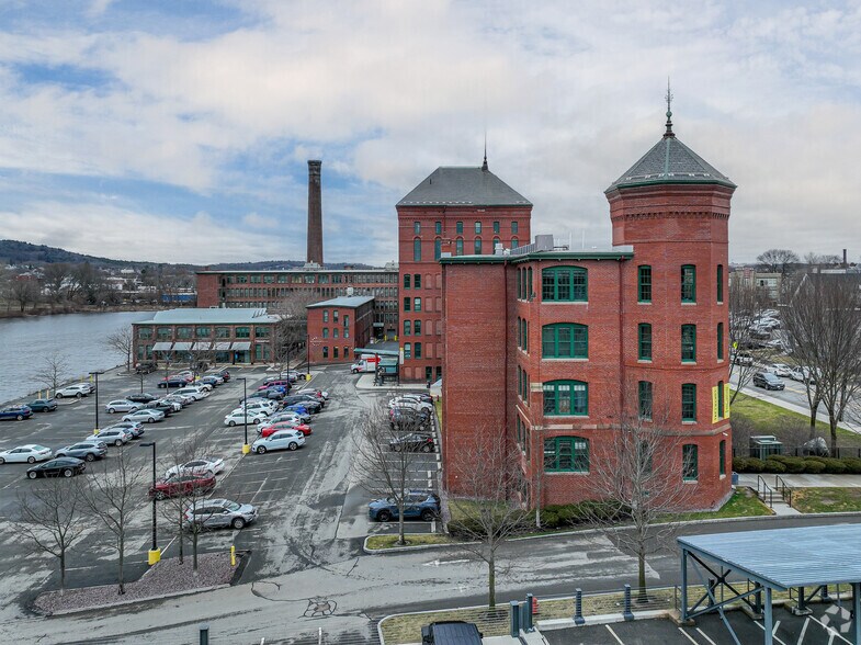 221-257 Crescent St, Waltham, MA à louer - Photo du bâtiment - Image 3 de 5