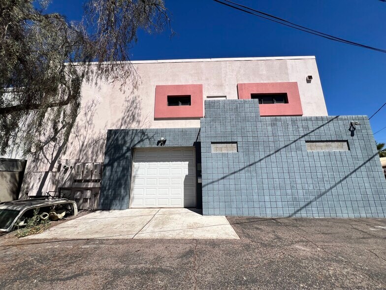 2641 E McDowell Rd, Phoenix, AZ à louer - Photo du bâtiment - Image 2 de 21