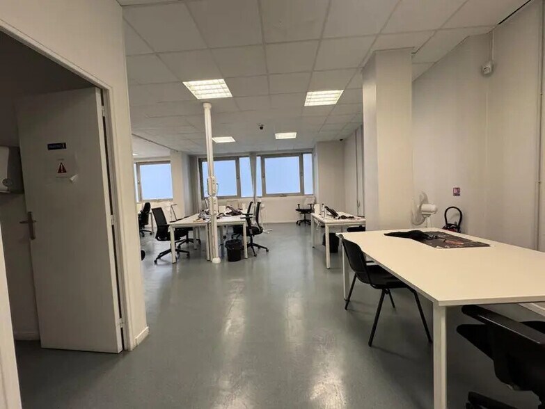 Immeuble residentiel dans Paris à vendre - Photo intérieure - Image 3 de 11