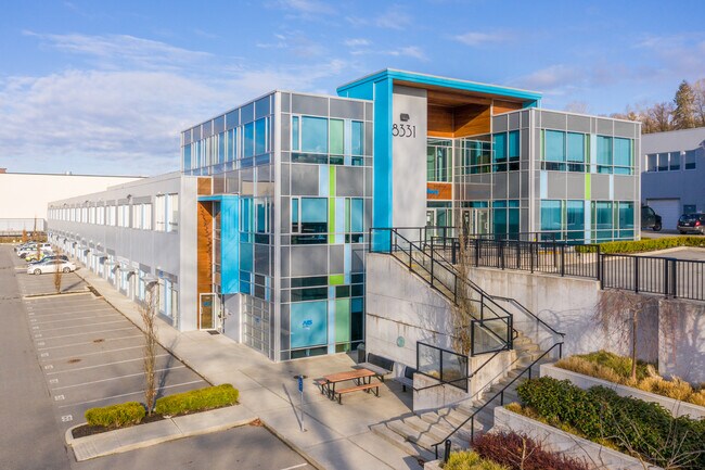 Plus de détails pour 8331 Eastlake Dr, Burnaby, BC - Industriel à louer