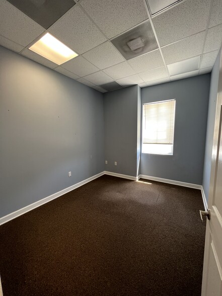 2102 W Cass St, Tampa, FL for lease - Interior Photo - Image 2 of 19