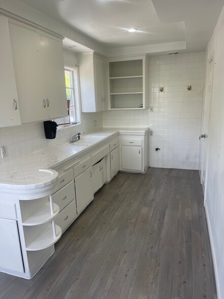 872 Huntley Dr, West Hollywood, CA for lease - Interior Photo - Image 3 of 19