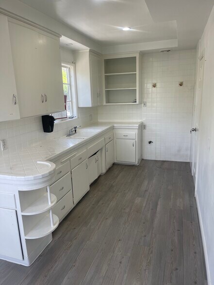 872 Huntley Dr, West Hollywood, CA à louer - Photo intérieure - Image 3 de 19