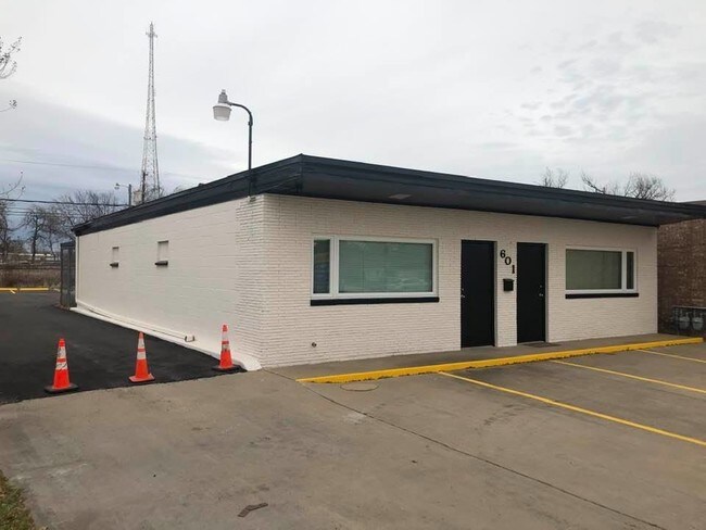 More details for 601 W Main St, Arlington, TX - Office for Sale