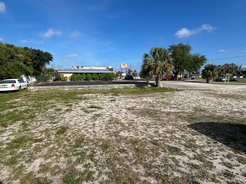 3601 Tamiami Trl, Port Charlotte, FL à vendre - Photo du bâtiment - Image 2 de 15