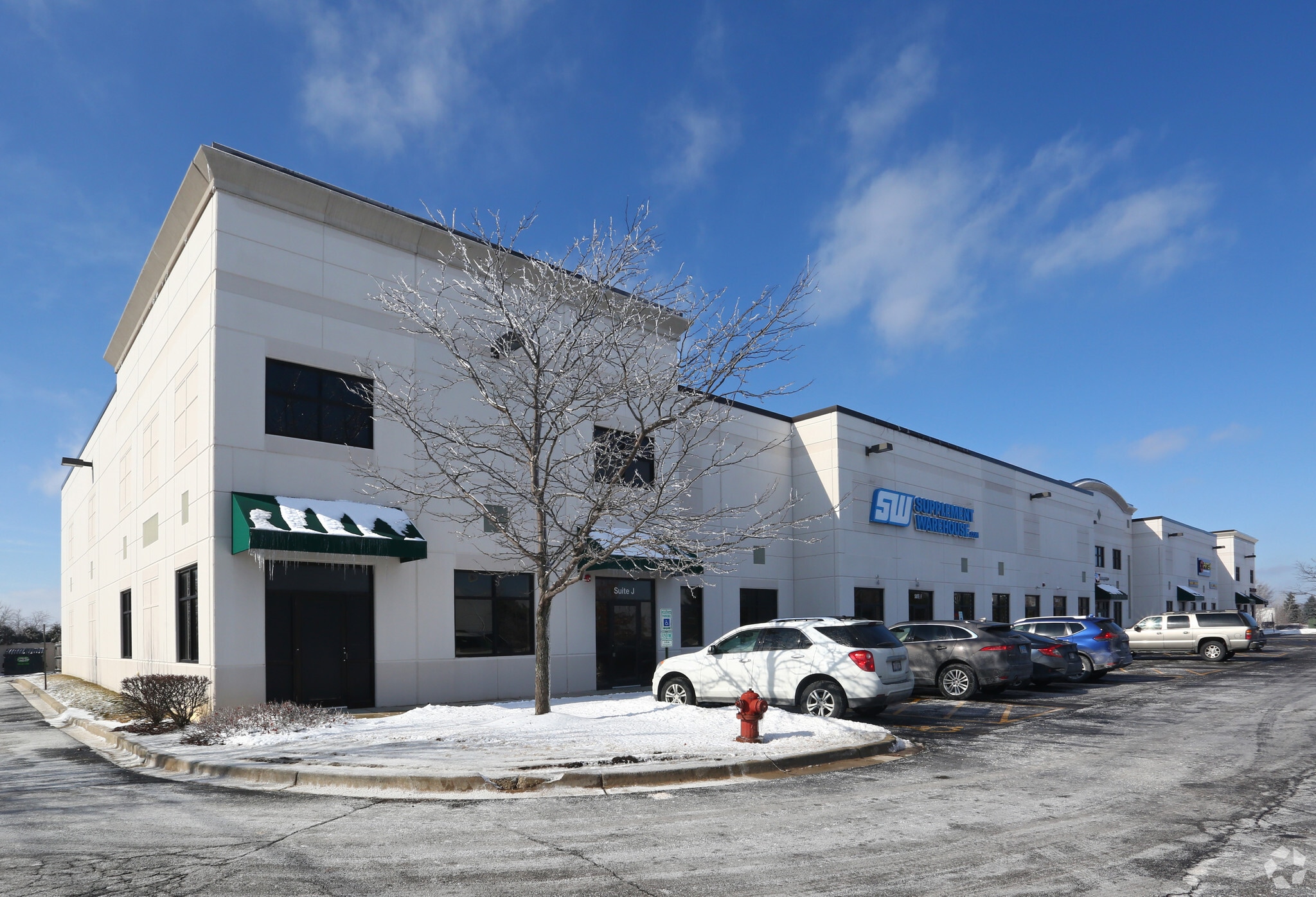 181 W Crossroads Pky, Bolingbrook, IL for lease Primary Photo- Image 1 of 8