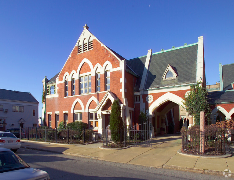 100 Rock St, Fall River, MA for lease - Building Photo - Image 2 of 4