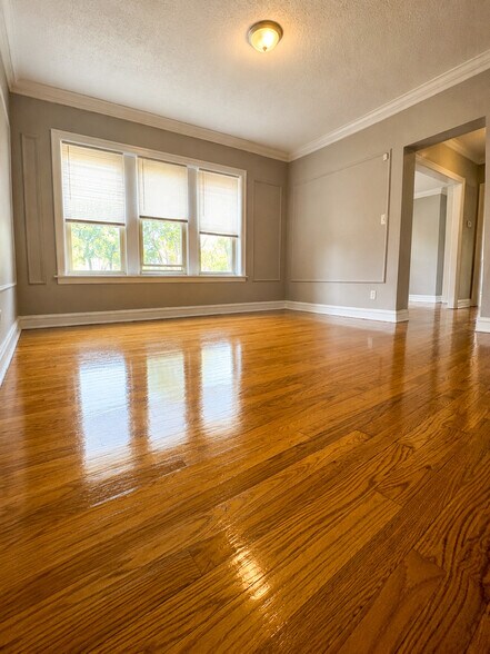 8321 S King Dr, Chicago, IL à vendre - Photo du bâtiment - Image 2 de 5