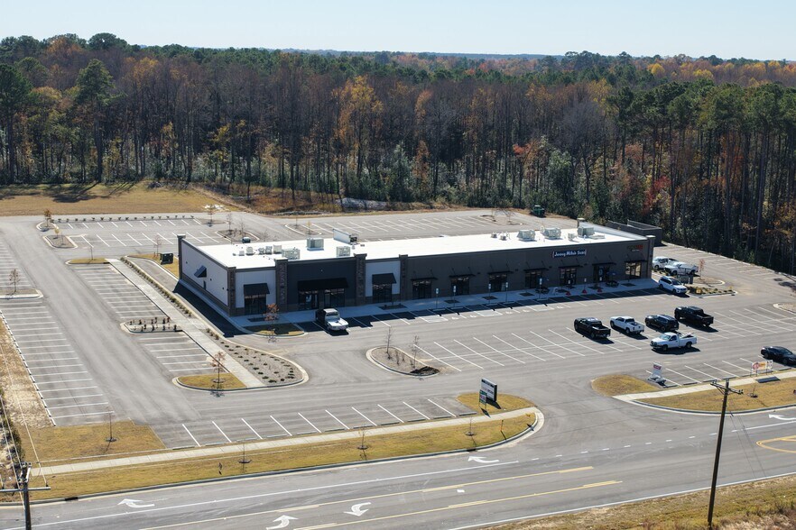 5533 Corporation Drive, Hope Mills, NC à louer - Photo du bâtiment - Image 3 de 14