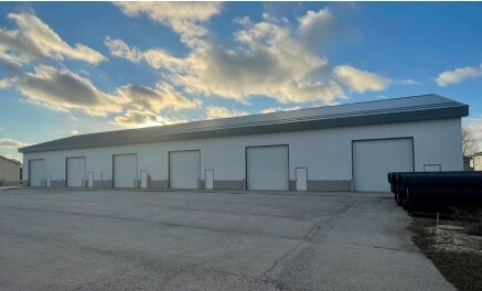 W300N7706 Christine Ln, Hartland, WI à vendre - Photo du bâtiment - Image 2 de 3