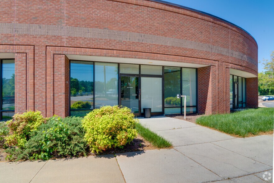 4101 Capital Blvd, Raleigh, NC à louer - Photo du bâtiment - Image 2 de 30