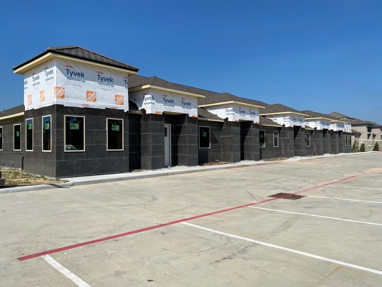 12243 Queenston Blvd, Houston, TX for sale - Building Photo - Image 2 of 8