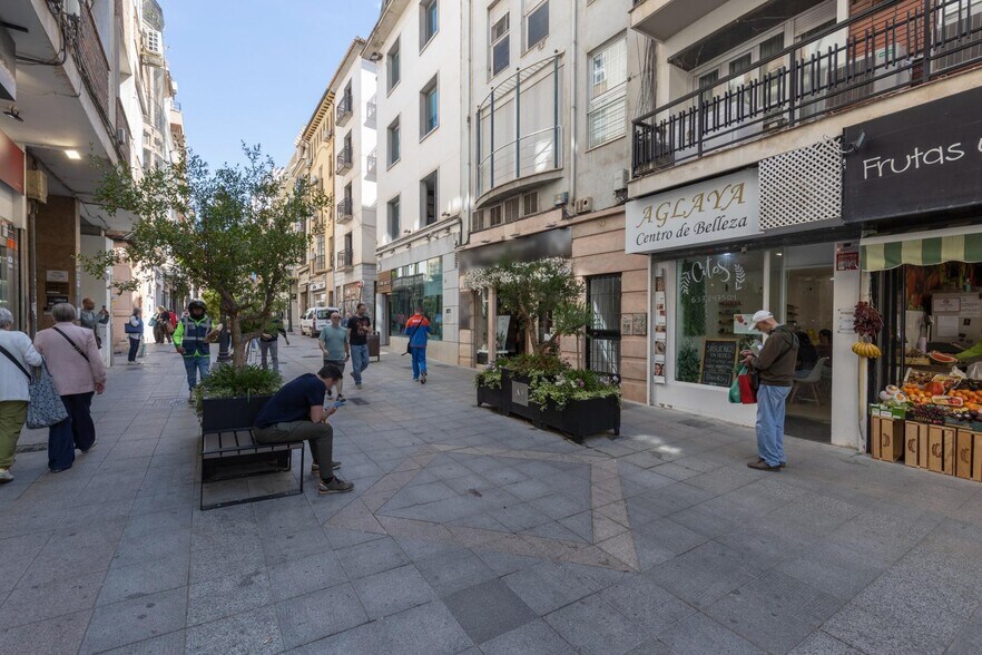 Commerce de détail dans Granada à vendre - Photo du bâtiment - Image 2 de 17