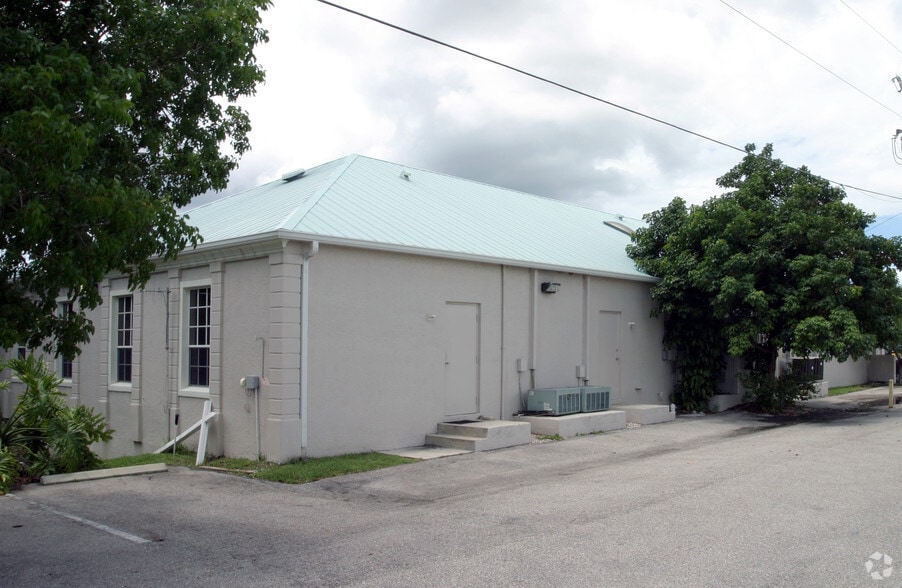 331 Cape Coral Pky W, Cape Coral, FL for lease - Building Photo - Image 3 of 4