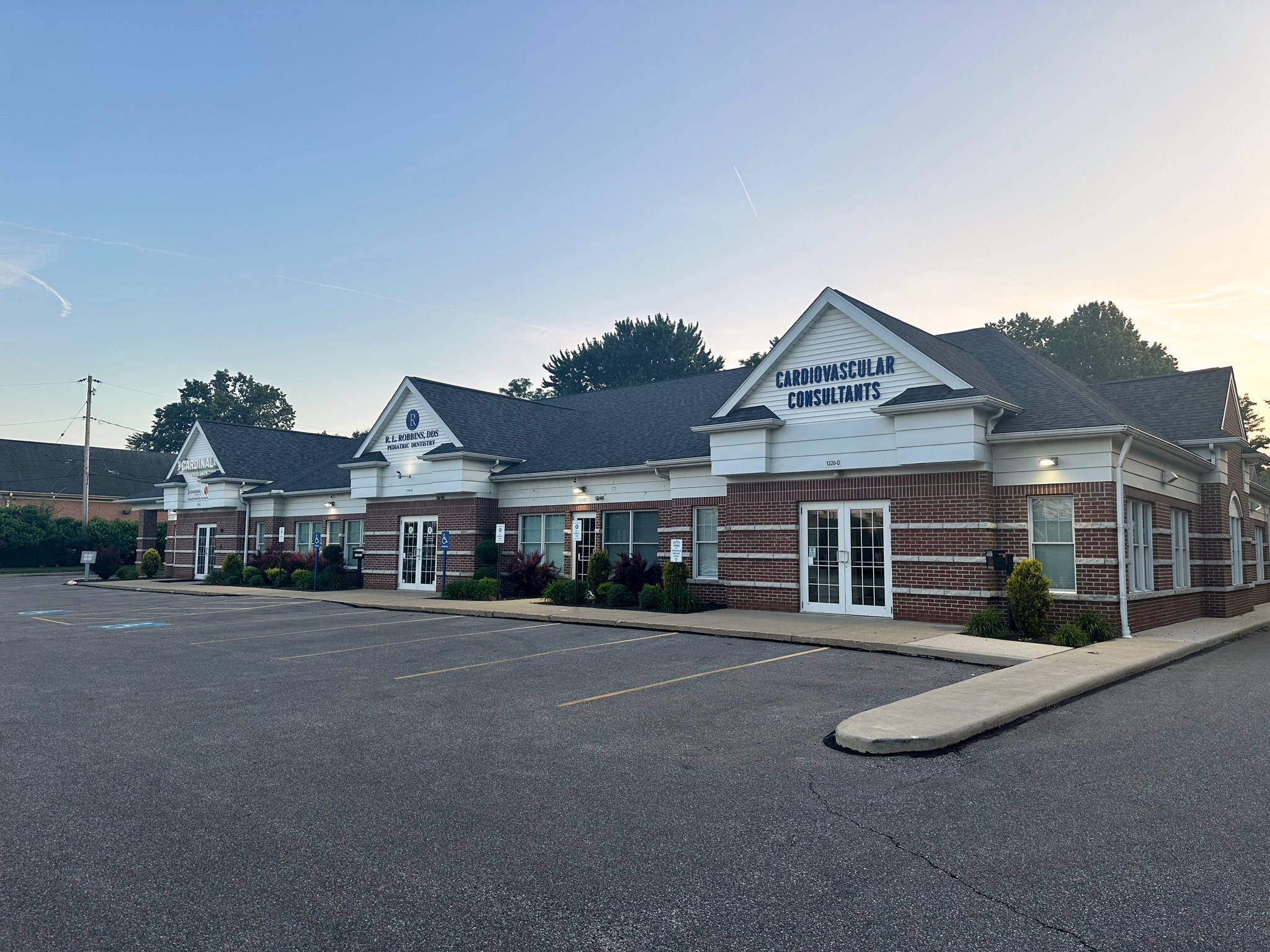 1220 Som Center Rd, Mayfield Heights, OH for lease Building Photo- Image 1 of 4