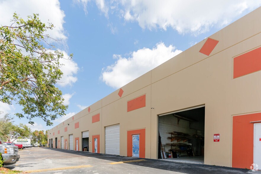 14260 SW 142nd St, Miami, FL à louer - Photo du bâtiment - Image 3 de 14