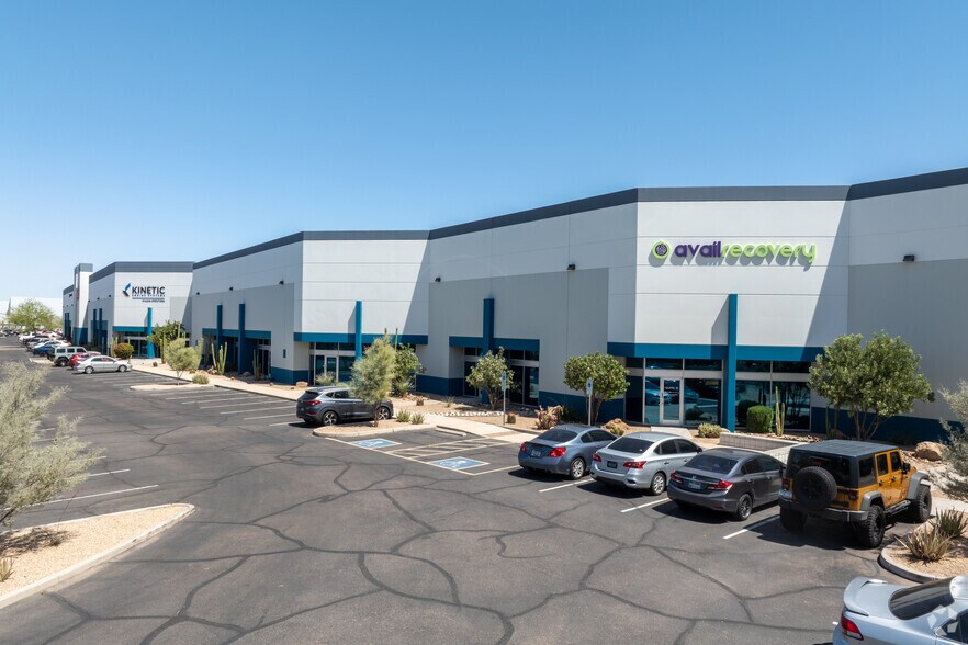 120 E Corporate Pl, Chandler, AZ à louer - Photo du bâtiment - Image 1 de 5